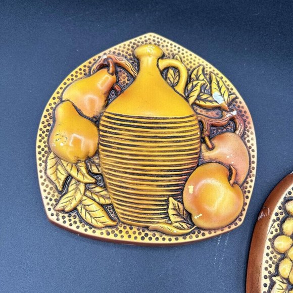 Chalkware Fruit and Vase Wall Hangers 1967 Miller Studios, Pair (2) - Picture 2 of 9